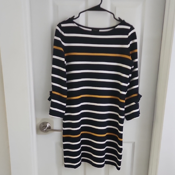 Ann Taylor Factory Dresses & Skirts - Ann Taylor Black, White, and Gold Striped Dress